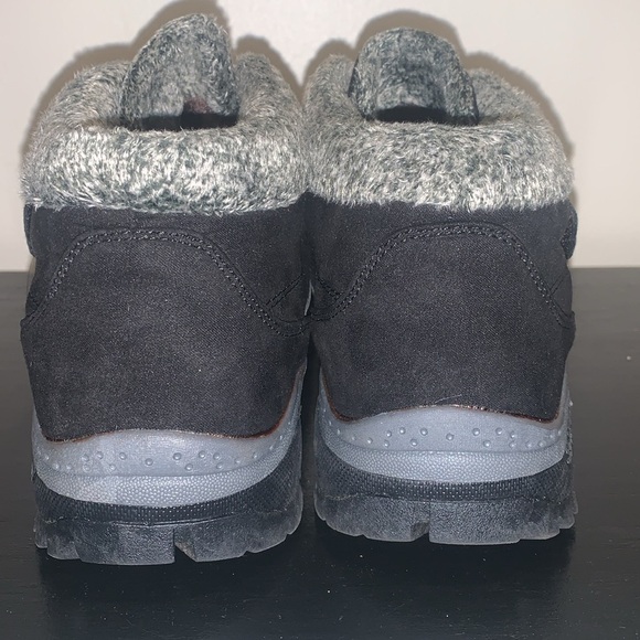 Faux Leather Fur Lined Unisex Snow Boots.  Size 12 Men’s. Size 14 Women’s main image 6